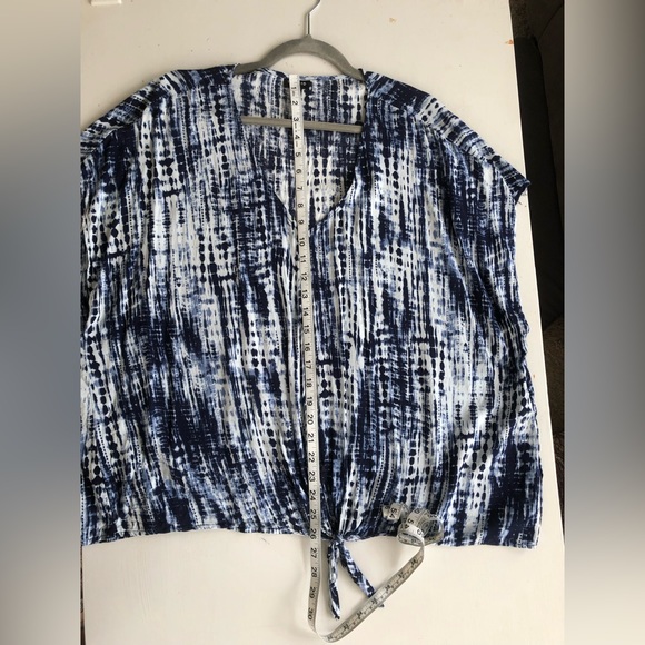 3X Torrid blue tie-dye challis dolman top - Picture 6 of 9